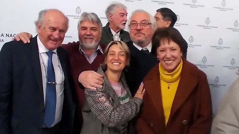 AgenciaElVigia's tweet photo. Representantes de PYMES se reunieron con Senadores y Diputados del Frente De Todos para impulsar "Que la deuda la paguen los que la fugaron" https://t.co/ZEn2Mxt87H