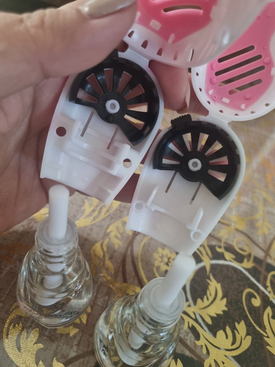 chrislie04's tweet photo. Glade @Glade @GladePH anyare? Di tuloy magamit ang isa.. hndi kumakapit sa case..😑 https://t.co/IdYiB6zwuV