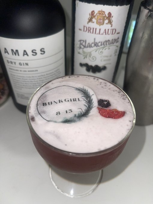 You guys .. my drink has my name on it .. ??? https://t.co/wz6WhpFTqL