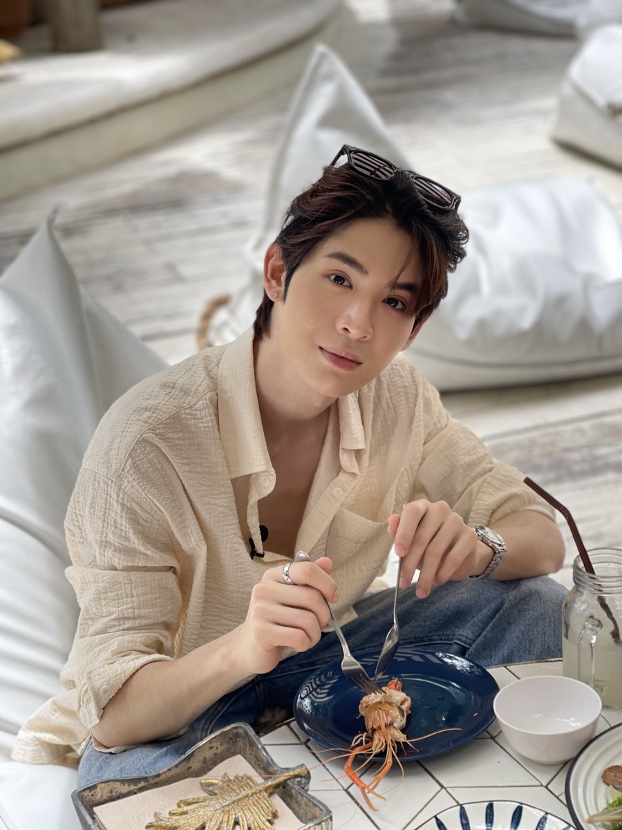leolista1's tweet photo. #เที่ยวทิ้งตัว กำลังถ่ายอีพีล่าสุด #netjames @Jamessu_w @netsiraphop @Bookko94EFM https://t.co/9cdzlLSBZt