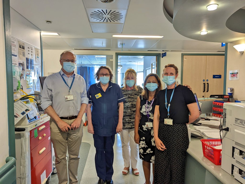 #walkingwednesday with @imperialNHS_CEO we stopped to talk to our amazing stroke team on 9N HASU @Imperialpeople @didib77 @SomaBanerjee73 #nursesactive