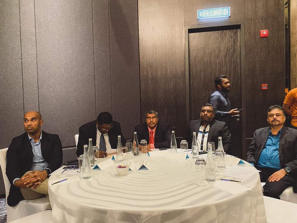 MIC_Malaysia's tweet photo. He also emphasized that all stakeholders have to work hand in hand to ensure the efforts are inclusive & transformative.
#TSV #TanSriSAVigneswaran #MICPresident #INFOMIC #MICNews #MICMemimpin #MICLeads #MICCares #MICPrihatin #MICMalaysia #ICC #MIB #BarisanNasional https://t.co/CDCZDpNJpz