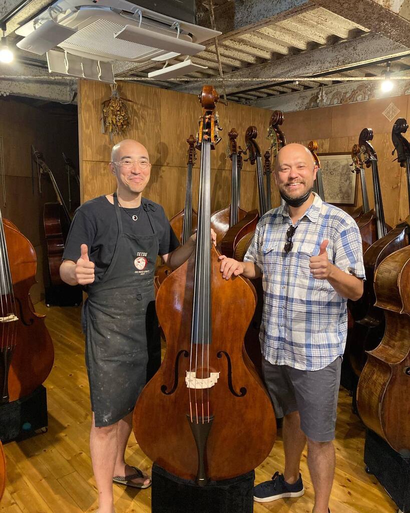 So it turns out that one of the best luthiers/bass makers in the world is a 7 min bike ride from my home in Tokyo! It was a treat hanging out with @atelier_tetsu_suzuki_cr today. He fixed up my bow, and I got to play his amazing instruments while I waite… instagr.am/p/ChGyI3Mvmjj/