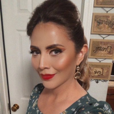 lesslika's tweet photo. #NuevaFotoDePerfil https://t.co/nSoTNcsVD8