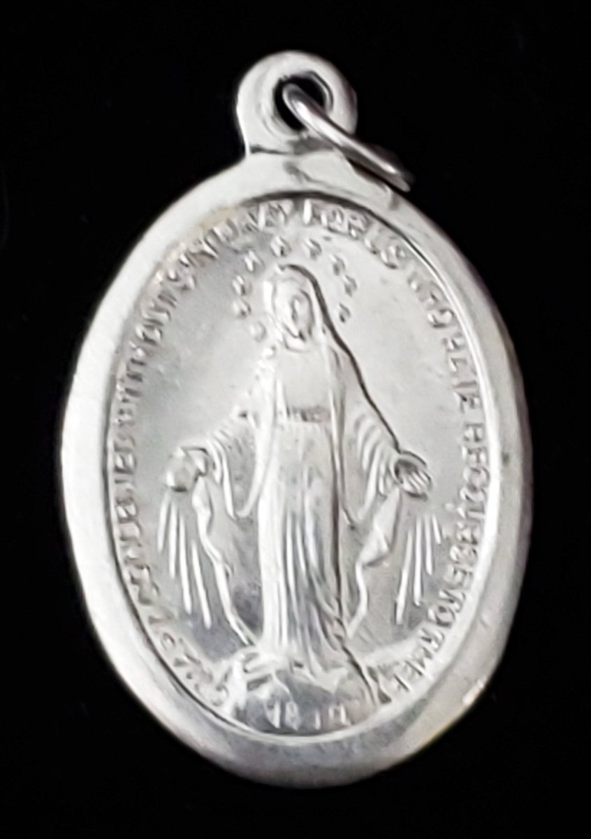 atticesoterica's tweet photo. Vintage Pair Of Unsigned Miraculous Medal/Medal Of Our Lady Of Grace Medallion, Silver Colored Metal Catholic Medal, Mother Mary https://t.co/lbwjSwJ8XK #Antiques #Vintage #BestOffer #Collectibles #Curios #Etsy #AtticEsoterica #RetroCross https://t.co/EVEtsrSzPC
