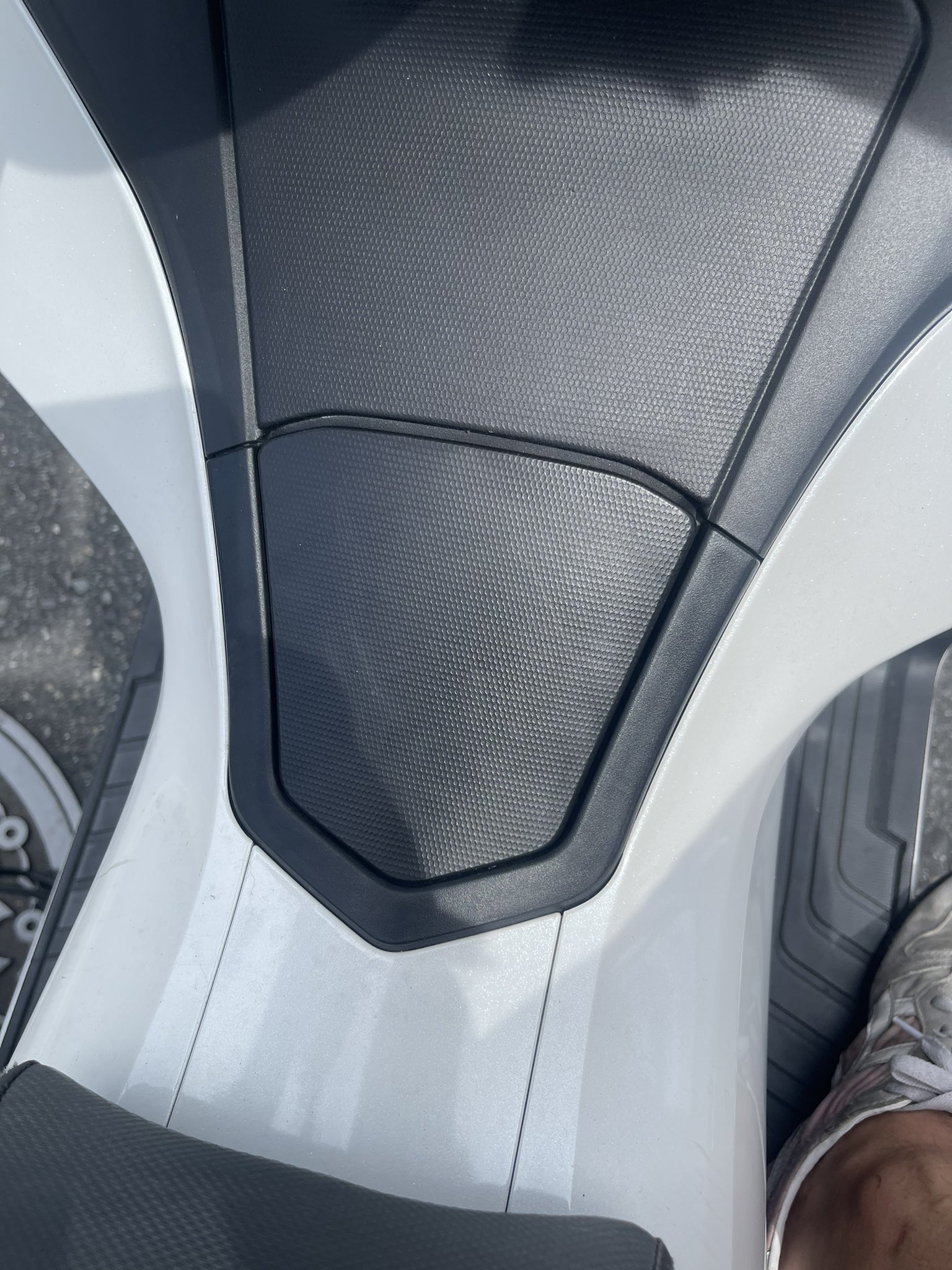 ポポ Pcxの給油口が開かない時があるが バイク屋に聞いたらそんな物らしい それで良いのかhondaさんよ T Co Cvvwjt5iof Twitter