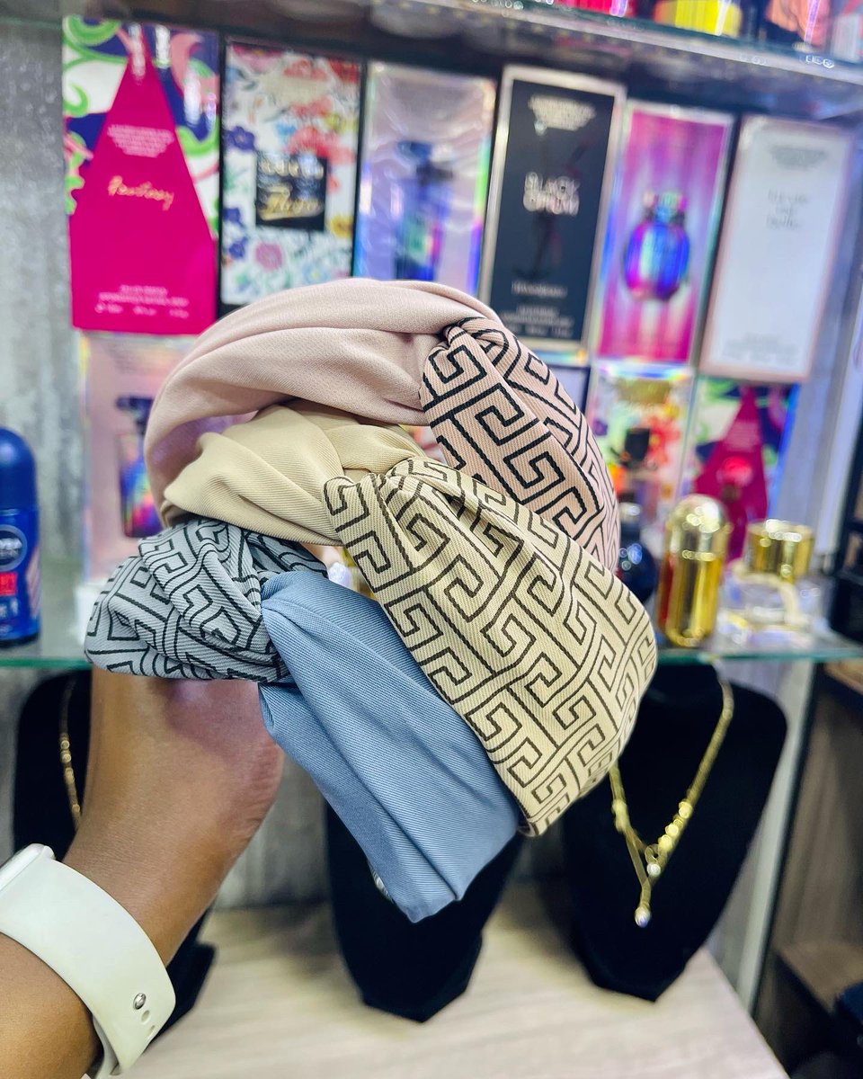 KissandmakeupU's tweet photo. How cute are these hair bands 😆Get one at only 10k! WhatsApp us on 0773 331 513 or find us at Grandcorner house level 3 shop 250 https://t.co/dtFvt5S9Va