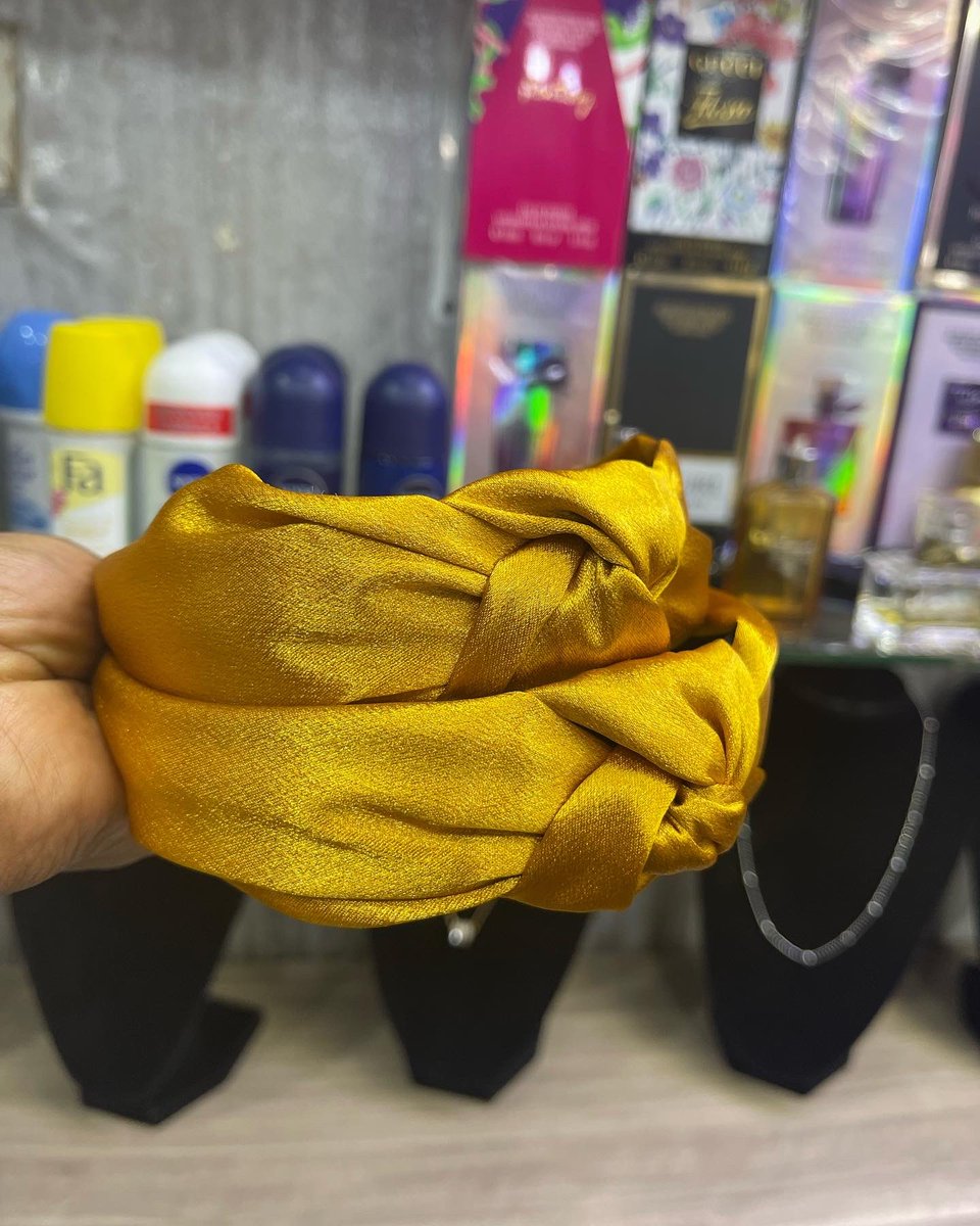 KissandmakeupU's tweet photo. How cute are these hair bands 😆Get one at only 10k! WhatsApp us on 0773 331 513 or find us at Grandcorner house level 3 shop 250 https://t.co/dtFvt5S9Va