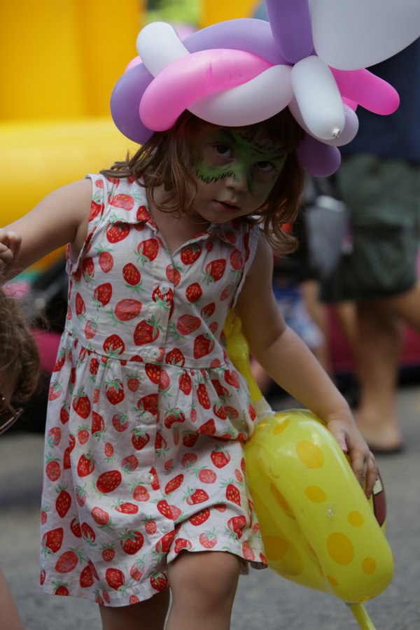 RVNeighbors's tweet photo. The family area at Retro is one of THE BEST and offers top-notch talent, games, inflatables, crafts, balloon artists, face painting, music and more. Bring the family out for a day of fun this Saturday and Sunday, August 13th and 14th! #RetroOnRoscoe #RoR2022 #BestFest4Kids https://t.co/RKiCMU43OA