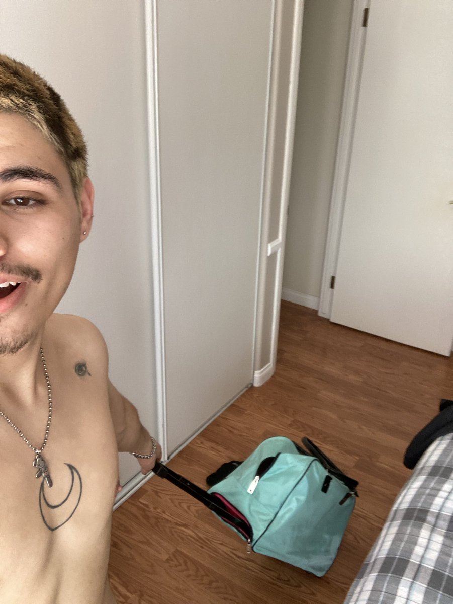 sharpheartboi's tweet image. vamos a la party!