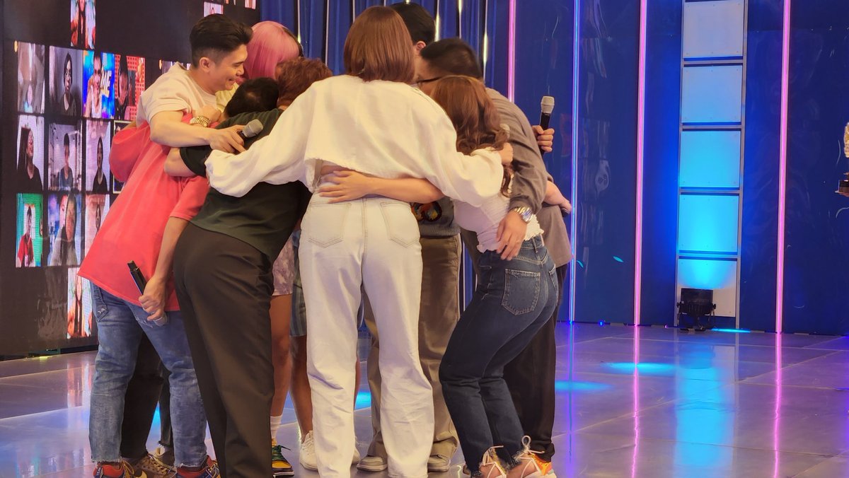 Group Hug! #ShowtimeGNaG