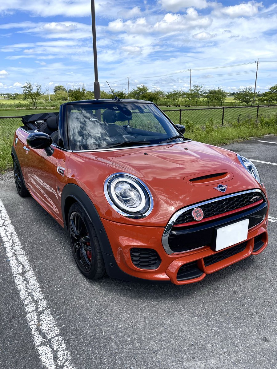 chikaponmini's tweet photo. クルマ直ってきました〜♫
やっぱり愛車の方がしっくりくる‼️😊
#MINI #f57jcw #ソラリスオレンジ https://t.co/0khBMyZwfl