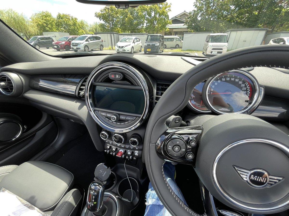 chikaponmini's tweet photo. クルマ直ってきました〜♫
やっぱり愛車の方がしっくりくる‼️😊
#MINI #f57jcw #ソラリスオレンジ https://t.co/0khBMyZwfl