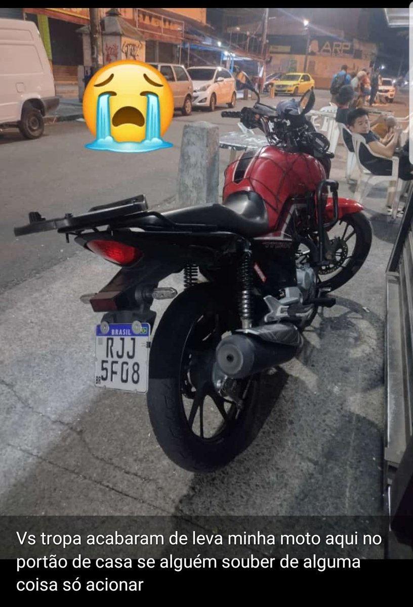 Acabaram de roubar a moto do amigo no Jardim, se alguém vê por aí da um alô, moto de trabalho do amigo