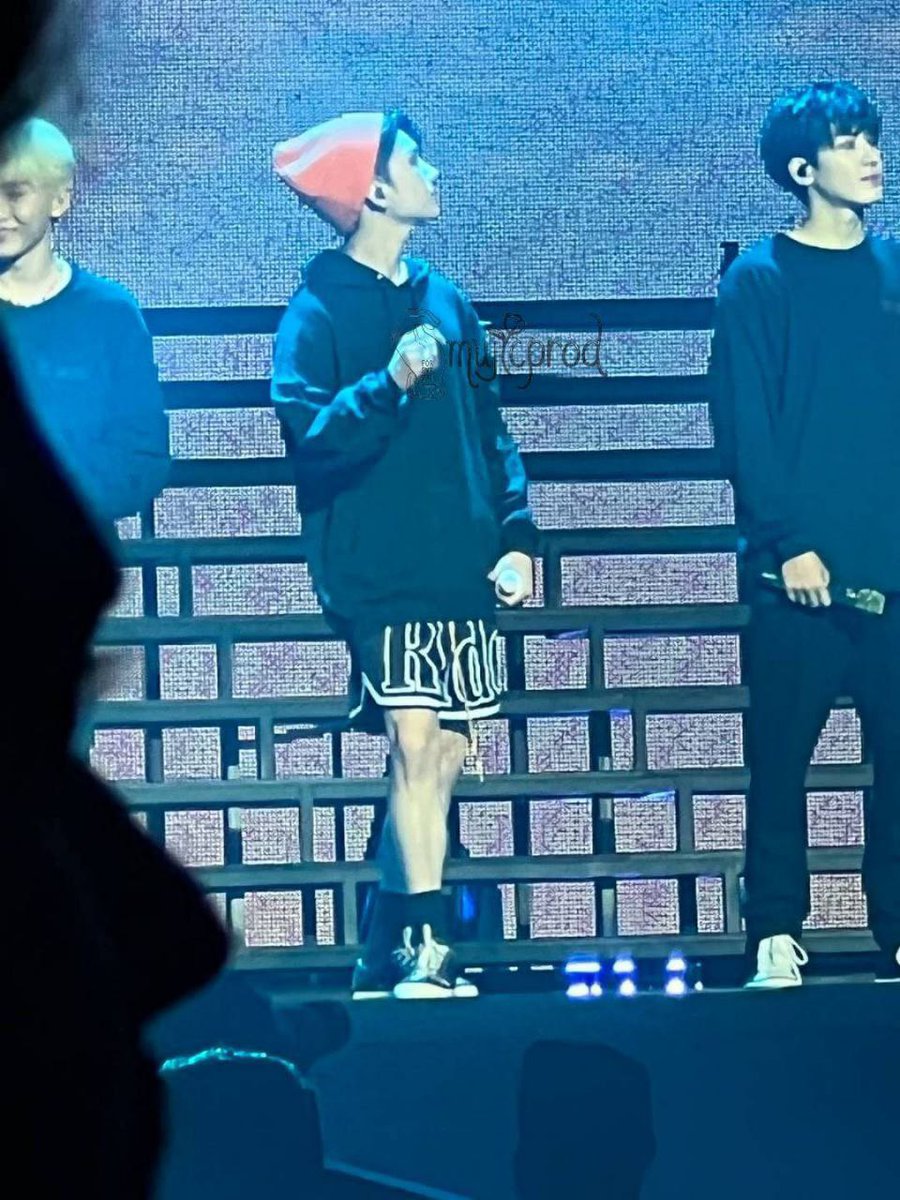 shujithinker's tweet photo. his fit screams boyfriend 😭 head in hands https://t.co/fLX5QY18qs