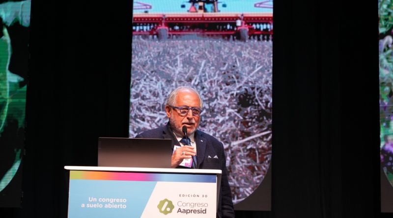 SustentableWeb's tweet photo. Cuatro miradas a la hora de hablar sobre política y agenda en cuestiones relacionadas a temáticas agroalimentarias #CongresoAapresid2022 Más información https://t.co/LgXposXRoS https://t.co/V2ga33EbC7