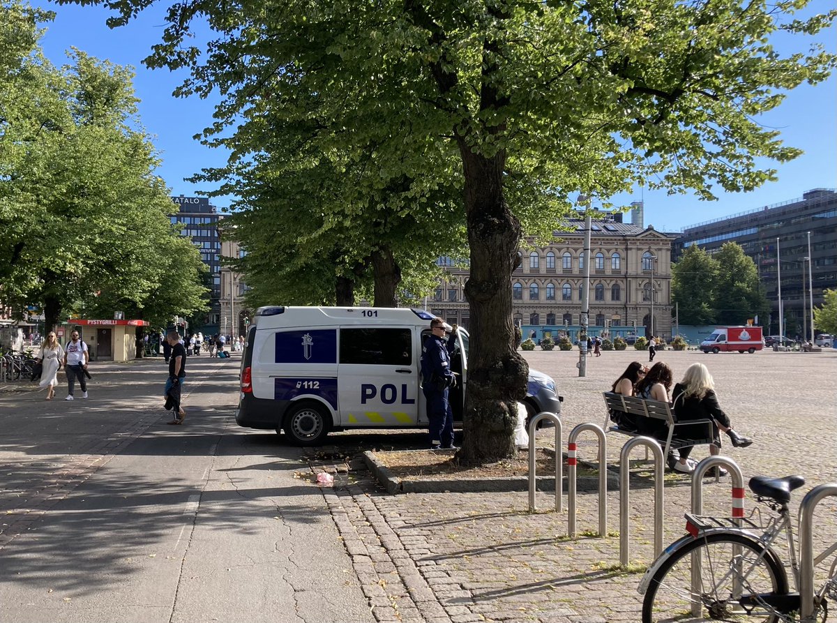 KaisaMakela's tweet photo. @PetteriKa Minä innostuin antamaan palautetta kuvan ajoneuvon kuskille. Ei tykännyt yhtään. https://t.co/kFFBnvJhCC