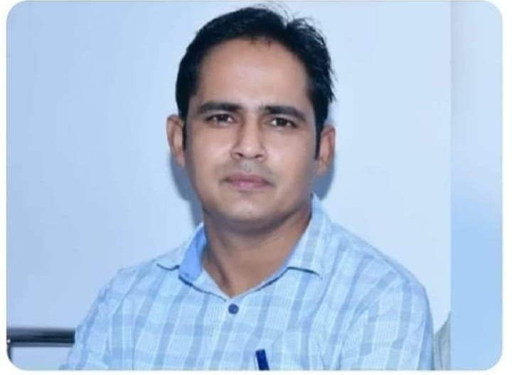 gulab_devadwal's tweet photo. जननायक @ashokgehlot51 जी निर्दोष SDM श्री राजेश मीणा को बहाल करे, बर्खास्त करने की जरूरत मंदिर कमेटी को है जिसकी वजह से यह घटना हुई है और मंदिर को तुरंत देवस्थान विभाग के अधीन करें। दातारामगढ़ का आमजन निर्दोष SDM की बहाली की मांग कर रहा है।
@SachinPilot https://t.co/gOyamEnOmA