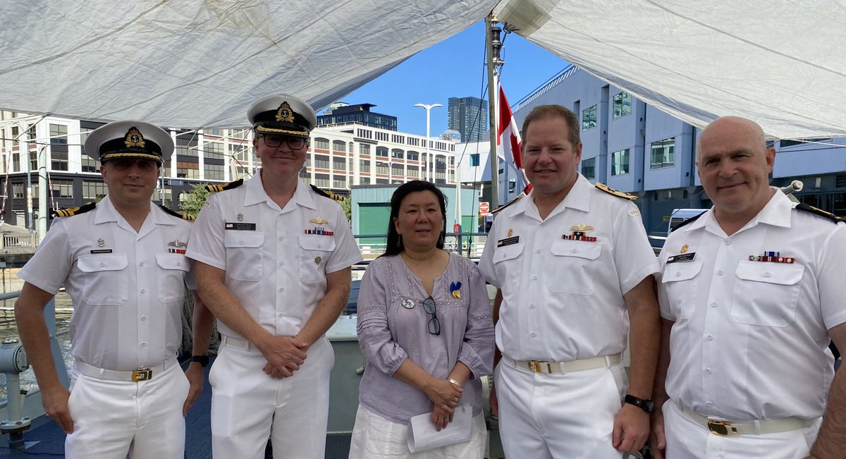 Thanks 🙏🏽 to @WestCoastCmdre, <a href="/HmcsYellowknife/">HMCS Yellowknife</a> &amp; <a href="/HMCS_NCSMSask/">HMCS/NCSM Saskatoon</a> for flying the 🇨🇦  with me &amp; the <a href="/CanCGSeattle/">Canada in Seattle</a> team at <a href="/SeafairFestival/">Seafair</a> in #Seattle last week. 

🇨🇦 has an important role to play in North American security. #FriendsAlliesPartners