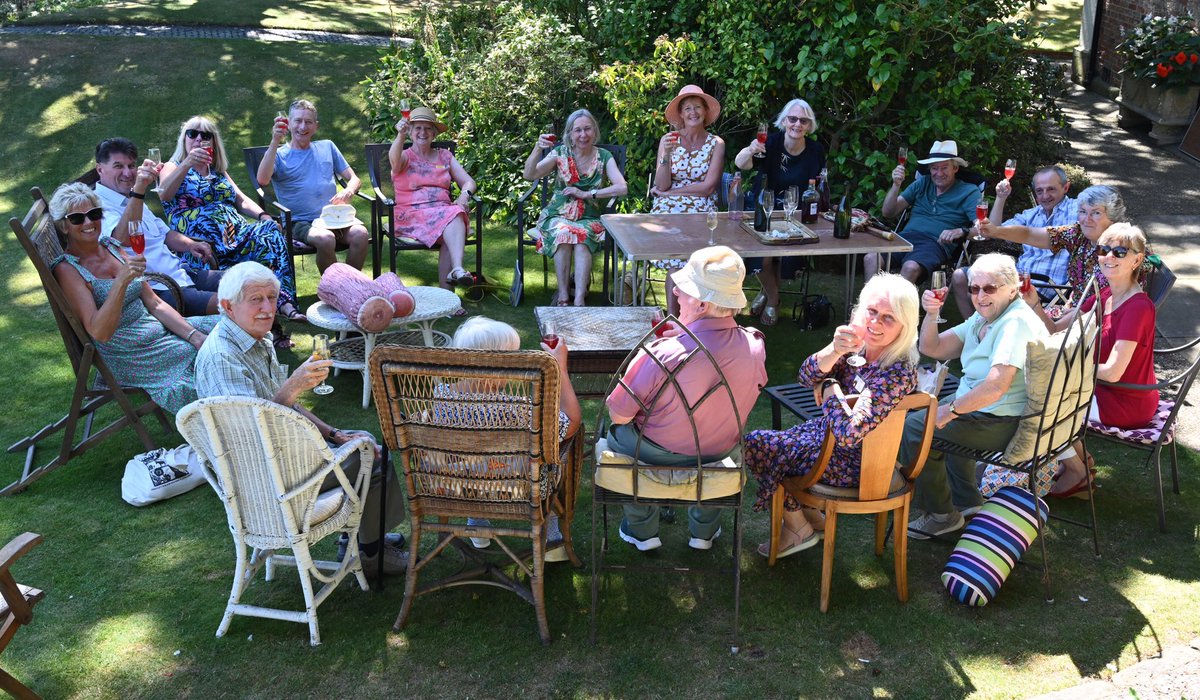 As the Britain in Bloom judges departed,the Dibbers could finally relax with some (Draycott made) champagne with a little raspberry and red currant cordial added. Just what was needed. And relax…! @RHSBloom <a href="/InMidlands/">East Midlands in Bloom</a>