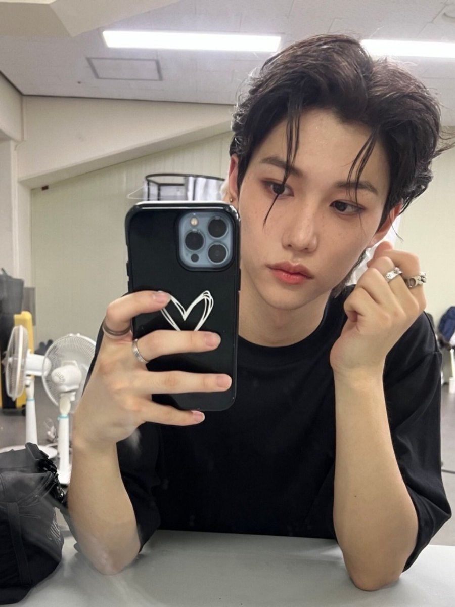 lixIoops's tweet photo. lee felix https://t.co/AMgBYv59cI