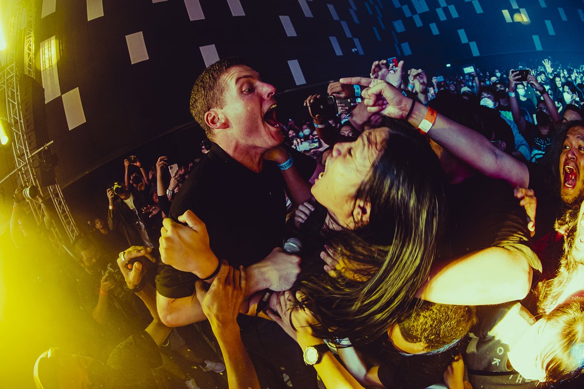 SuperstarnewsTH's tweet photo. เดือดทะลุปรอท!! DEAFHEAVEN LIVE IN BANGKOK
จัดหนักครบรสความมัน ที่สุดแห่งความประทับใจ
พร้อมโปรดักชั่นระดับอินเตอร์สุดอลังการที่ขนมาแบบจัดเต็ม ให้เหล่าสาวก #Deafheaven #DeafheavenliveinBangkok
#Brandnwesunset #DeathOfHeather #Nobuna
Photo By : #RQ777 / #Dickheadlive https://t.co/FDneePAKUV