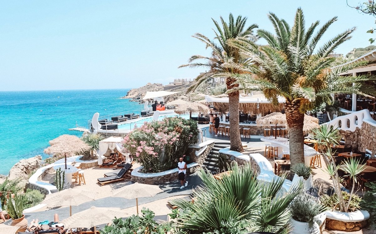 The perfect spot for lunch and a glass of Komos

El spot perfecto para comer y tomar Komos