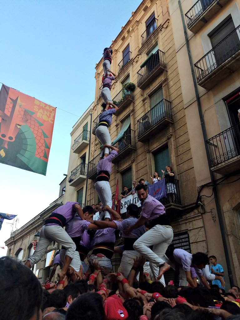 El Cós del Bou es prepara per la diada de Sant Roc amb <a href="/JoveDeTarragona/">Colla Jove de Tarragona</a> i <a href="/CCSPISP/">CC Sant Pere i Sant Pau</a>. Un altre clàssic de la segona quinzena d'agost.
✍️<a href="/dprats91/">davidprats</a>
👉revistacastells.cat/2022/08/la-seg…
#castellers