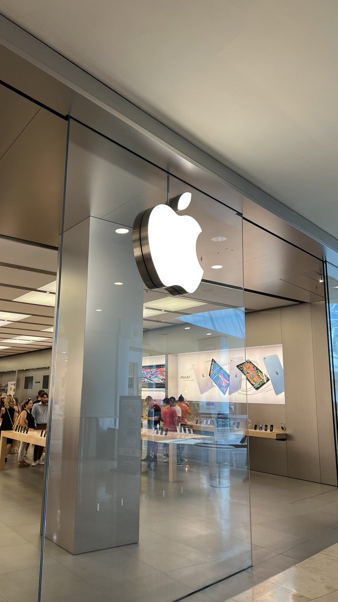 Apple store at the International Mall Tampa, Tampa, Florida Stock Photo -  Alamy