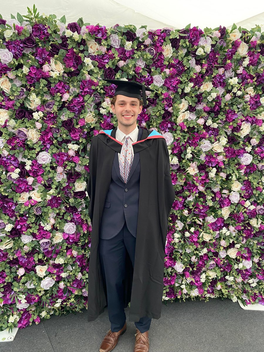 georgebxtr's tweet photo. Very proud to have graduated from @UniofNottingham  with a First Class Honours in English and French, winning the award for Best Dissertation. https://t.co/Nz36ORWQ3v