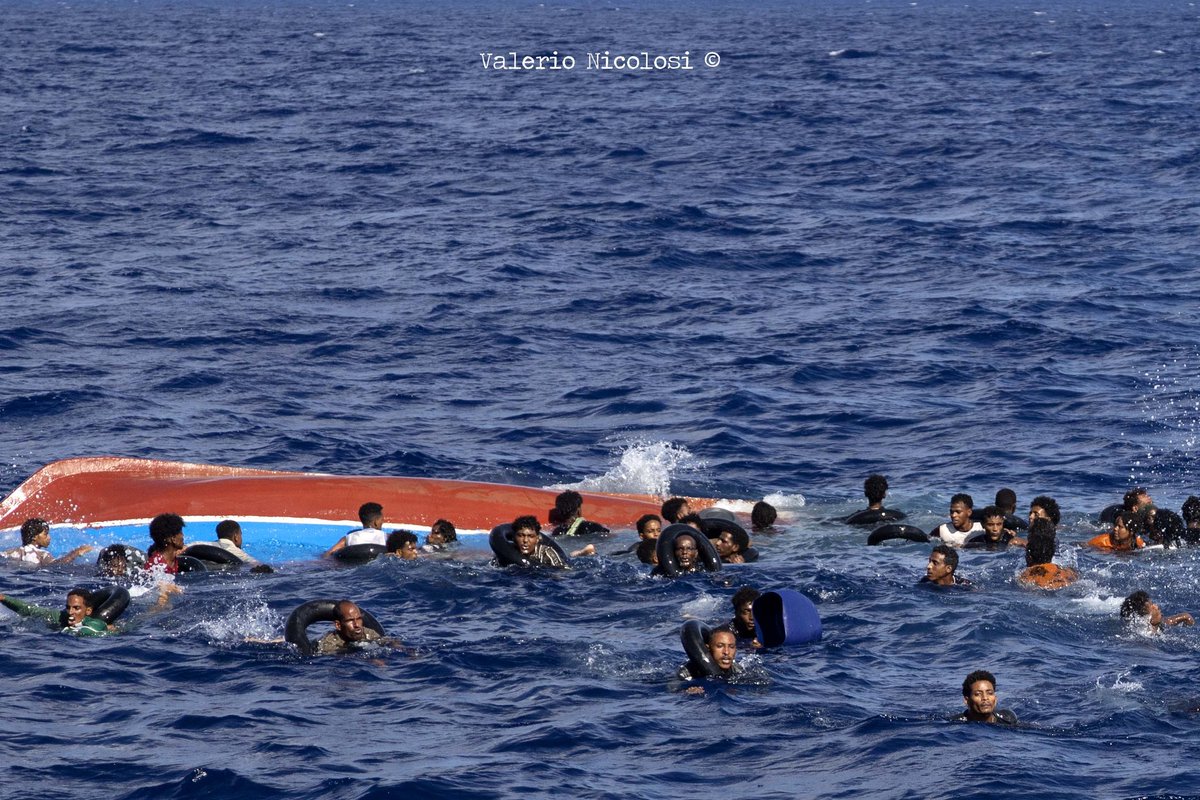 ValerioNicolosi's tweet image. Scappano dalla guerra anche loro, ma non hanno trovato le porte aperte ma solo frontiere chiuse e la possibilità di morire in mare.
40 persone dall'Eritrea e dal Sudan sono salve, tra loro anche una donna e un bambino.
L'operazione congiunta @openarms_fund e la GC italiana