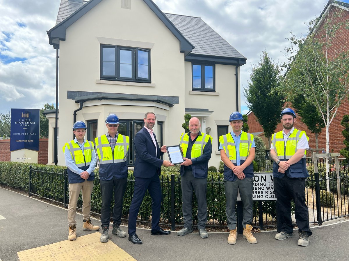 Another winning performance from our Phase 5 site team at North Stoneham Park with an LABC Warranty Site Manager Award for Colin Paddock. Colin now has a chance of being crowned National Site Manager of the Year in Jan 2023. Great work! #teamwork #construction #northstonehampark