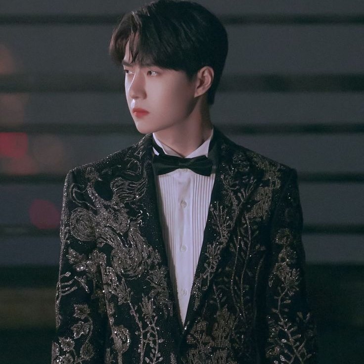 RED_IVY016's tweet photo. #NuevaFotoDePerfil https://t.co/D87YaxPFus