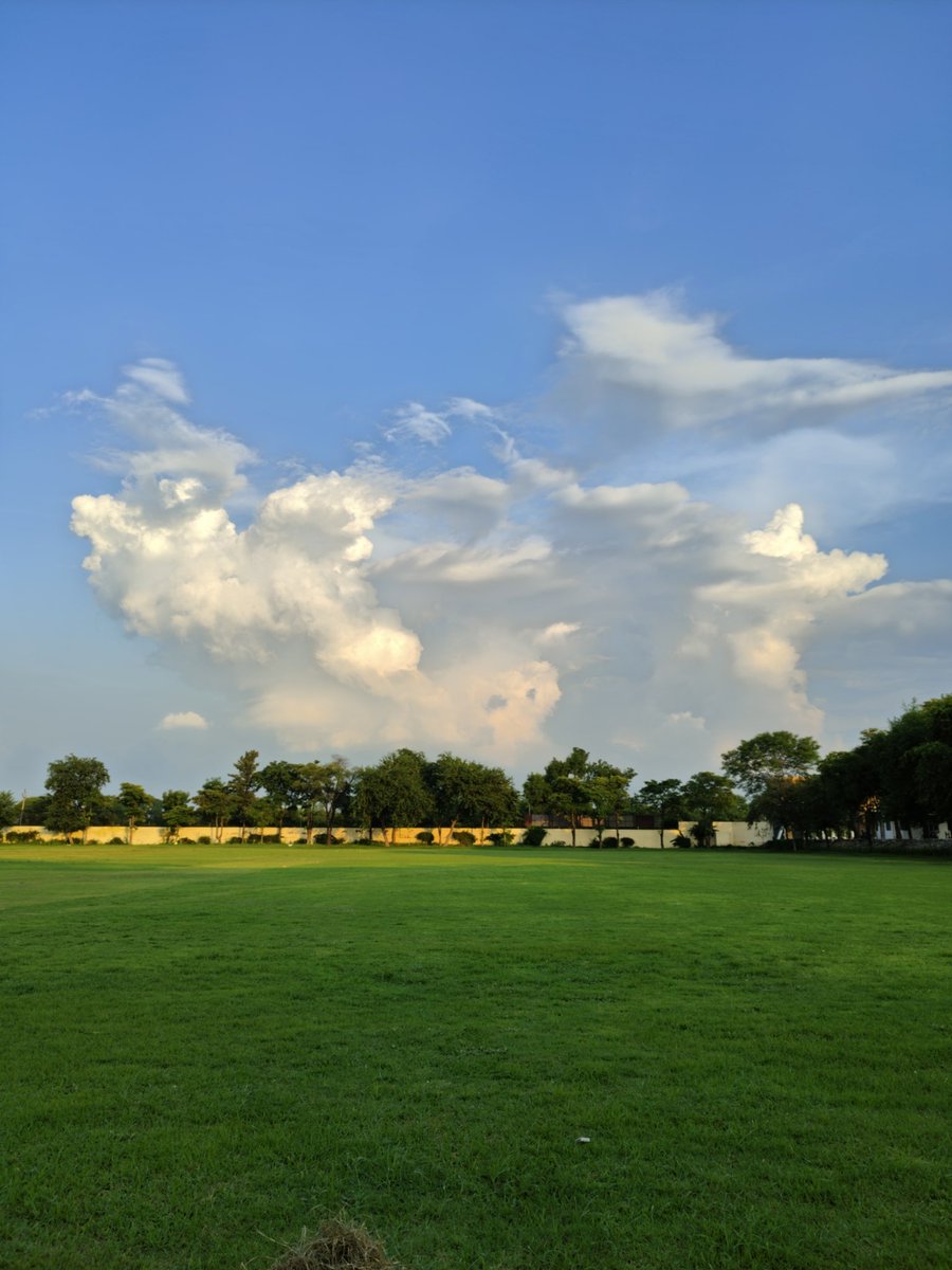 SaumyaHarnathka's tweet photo. Clouds.🤍
#nature
#NatureBeauty
#NaturePhotography
#redminote11tproplus
#Jaipur https://t.co/JKzPAT34kk