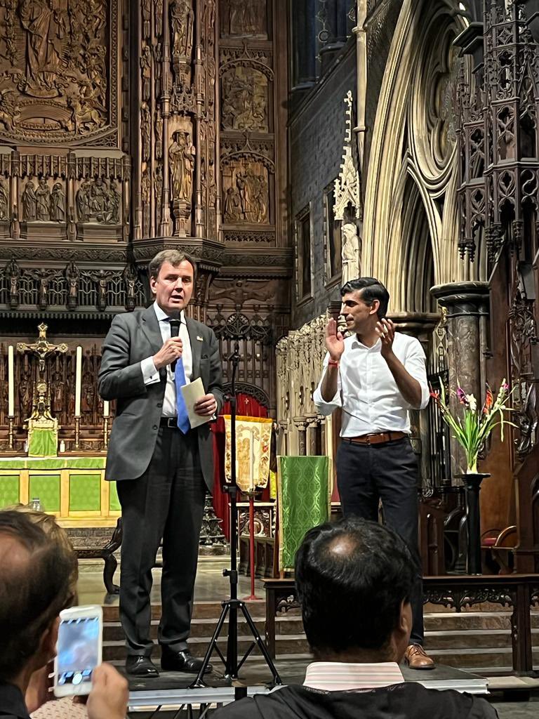 GregHands's tweet photo. A brilliant @KCFConservative membership event for @RishiSunak last night at Earls Court.

280 members and thanks to colleagues @DamianHinds @AlexChalkChelt and @GarethDavies_MP for being there to support!

In my part of the country, we are @Ready4Rishi! 

#Ready4Rishi https://t.co/fjJO4nYVv3