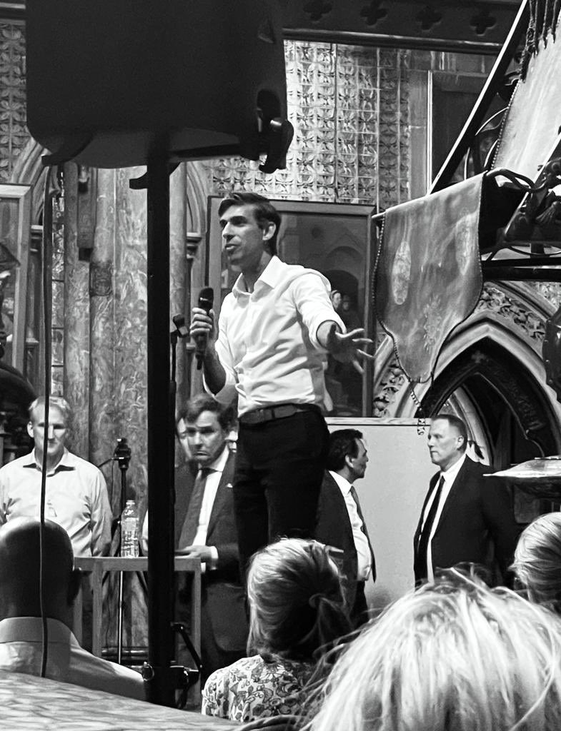 GregHands's tweet photo. A brilliant @KCFConservative membership event for @RishiSunak last night at Earls Court.

280 members and thanks to colleagues @DamianHinds @AlexChalkChelt and @GarethDavies_MP for being there to support!

In my part of the country, we are @Ready4Rishi! 

#Ready4Rishi https://t.co/fjJO4nYVv3