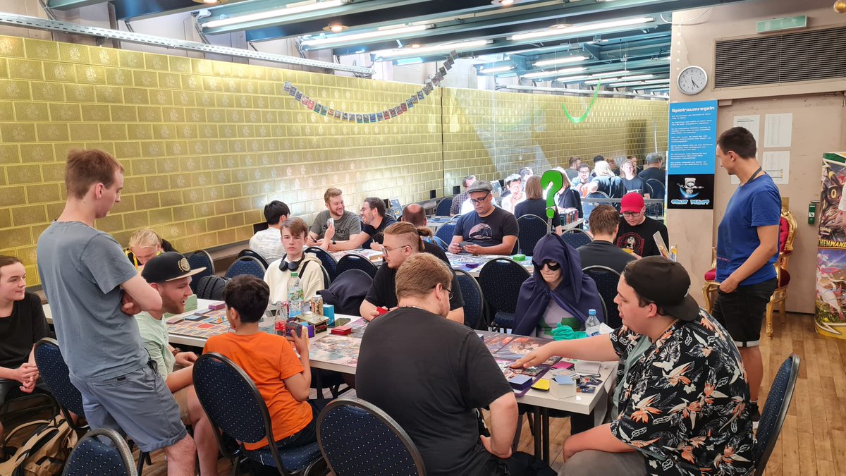 ComicPlanetOS's tweet photo. Im unser #comicplanetcon Games - Area konntet ihr dank der Osnabrücker Go Runde, das asiatische Strategiespiel erlernen. Ihr hattet auch die Möglichkeit verschiedene Cardgames zu erlernen. Großer Dank geht an @osna_gaming dank derer ihr auch verschiedene Games zocken konntet. https://t.co/nNSVPogVB5