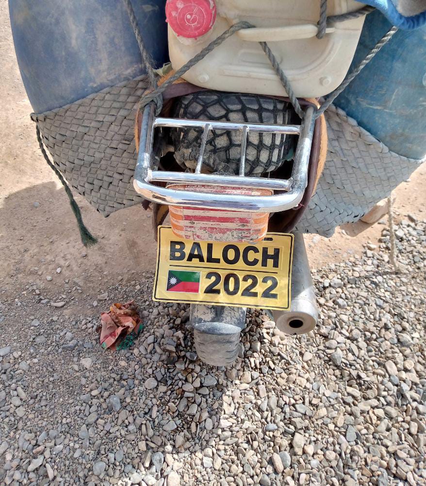 Raheembaluch2's tweet photo. @kambarbaloch13 ننگ برجمهوری اسلامی شرم براستعمارگر متجاوز قاتل به امید پیروزی و شکست استعمآر واحیای دولت ملی بلوچستان سهاب بلوچستان راجی تپاکی گل و تشکیل دولتی از خود ملت بلوچ هستیم برای ملت بلوچ https://t.co/gmJ9MJt7Ak