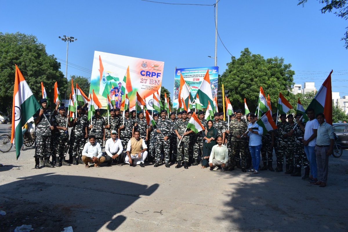 27BNCRPF's tweet photo. हर घर तिरंगा yatra was organised today in association &amp; along  with भारतीय संस्कृति प्रचार समिति. The yatra was started from KV Narela and ended at Sri Ram Mandir ' . Thousands of  public &amp; students participated in yatra.
The total distance covered during yatra was ap..ely 4 km https://t.co/g5musGwSUV