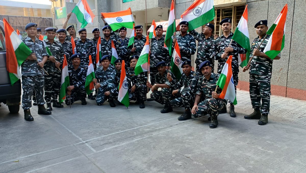 27BNCRPF's tweet photo. हर घर तिरंगा yatra was organised today in association &amp; along  with भारतीय संस्कृति प्रचार समिति. The yatra was started from KV Narela and ended at Sri Ram Mandir ' . Thousands of  public &amp; students participated in yatra.
The total distance covered during yatra was ap..ely 4 km https://t.co/g5musGwSUV