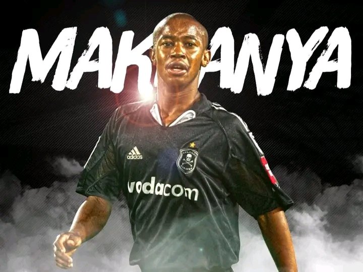 diskishandisa's tweet photo. Lets c if he will add his "DUKUDUKU" on the @orlandopirates MDC Team this season. Makhanya is indeed part of technical team this season🇿🇦
 #DstvDiskiChallenge
2022/2023
@asidlali #asidlali #psl #orlandopirates @orlandopirates #endurade @enduradesports #DiskiShield https://t.co/fAW42XSdeq