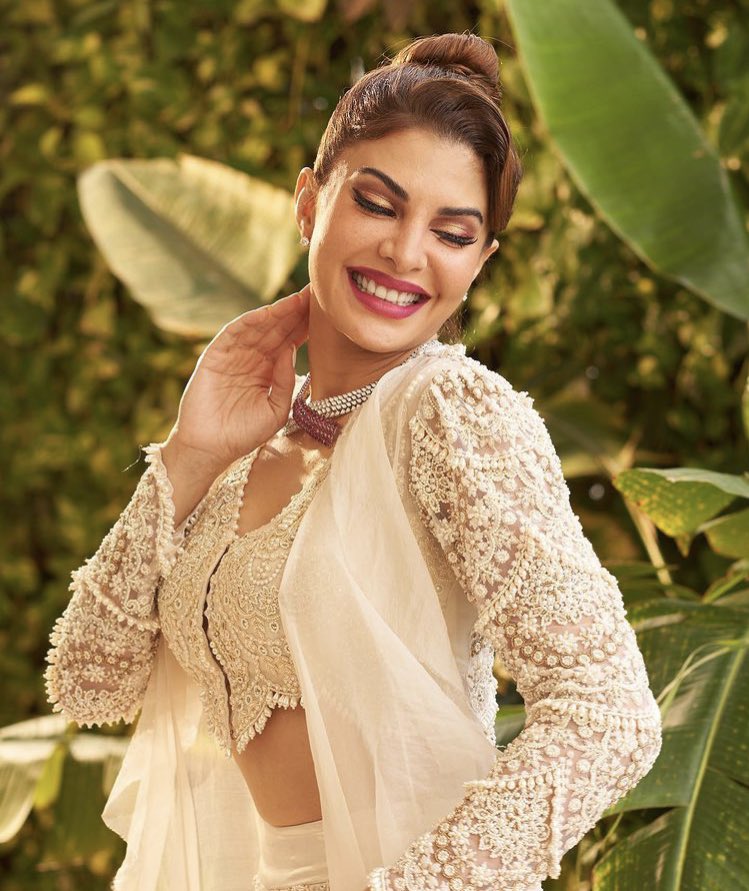 Jackiesvishu's tweet photo. happiest birthday to our sunshine lady!!!! the most beautiful inside out <3 #JacquelineFernandez 

#HappyBirthdayJacqueline https://t.co/C5Iy2Mm8Ed