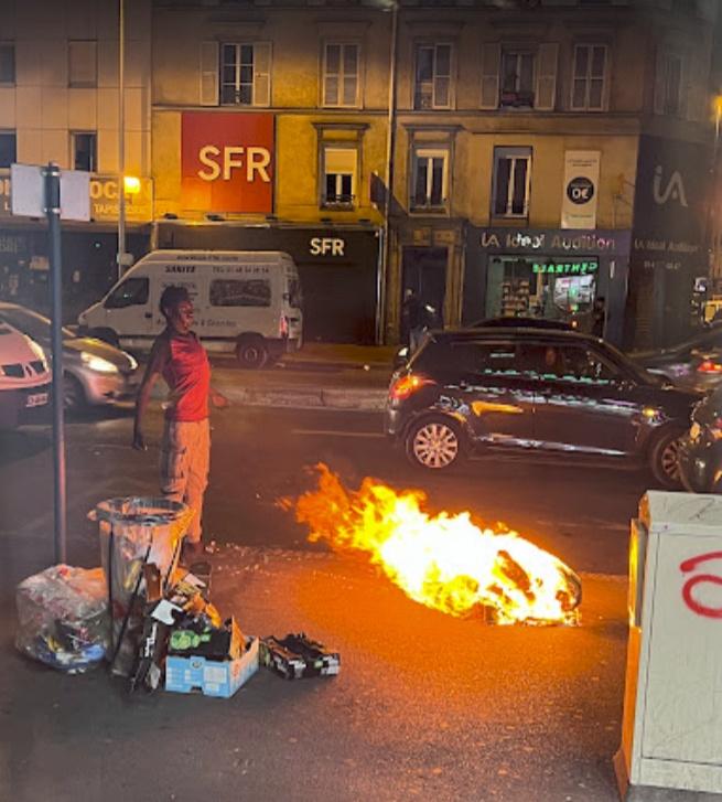 Pérenniser ce camp tant qu'il n'y aura pas de solutions alternatives alors que les responsables <a href="/prefpolice/">Préfecture de Police</a> et mairie de <a href="/paris/">Paris</a> se parlent à peine est criminel. Juillet 2022, #pantin #4chemins
