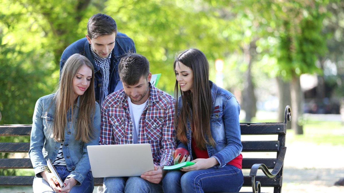 Študentke in študentje pedagoških poklicev se lahko še do 19. avgusta 2022 prijavite na Javni razpis za dodelitev štipendij študentom pedagoških študijskih programov s področja naravoslovja in tehnike v študijskem letu 2022/23. Več 👉 tinyurl.com/3dupm9md