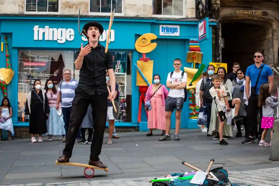 bukhariholiday's tweet photo. The massive Edinburgh Fringe is back after a Covid-enforced cancellation in 2020 and a slimline open-air edition in 2021.
#bukhariholidays #EdinburghFringe #Covid_19 #CovidIsNotOver https://t.co/qLG4XOseZS