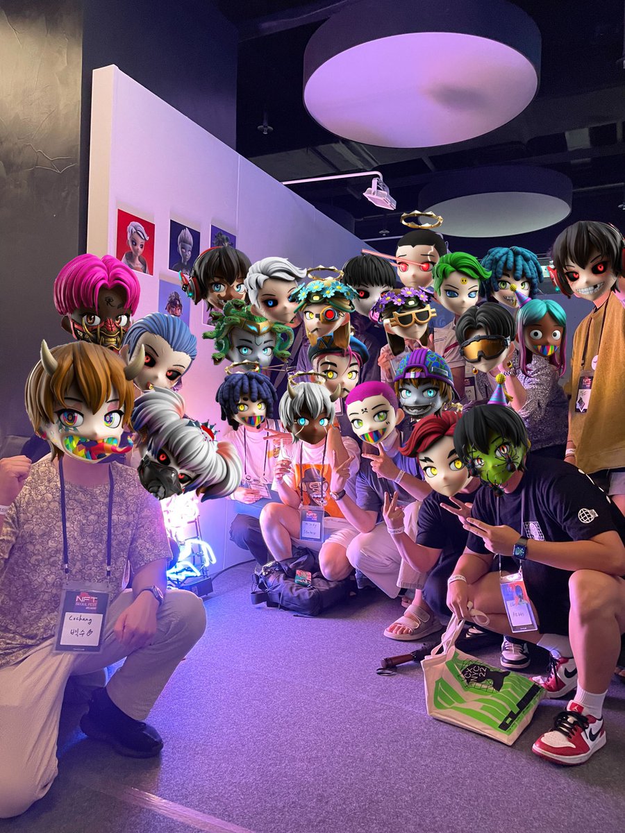 ksoo2358's tweet photo. This is not all of us, 
but I'm glad @CXKR_ got together:D

#CLONEX @RTFKT 
@benitopagotto
@clegfx @Zaptio https://t.co/Qz25CY40nf