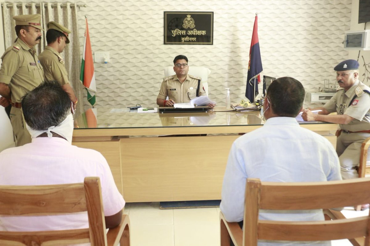 kushinagarpol's tweet photo. #SP_KSN
@dhawalips
द्वारा पुलिस कार्यालय में जनसुनवाई की गयी तथा शीघ्र गुणवत्तापूर्ण निस्तारण हेतु सम्बन्धित को निर्देशित किया गया। #uppolice https://t.co/iIq81fxSfB