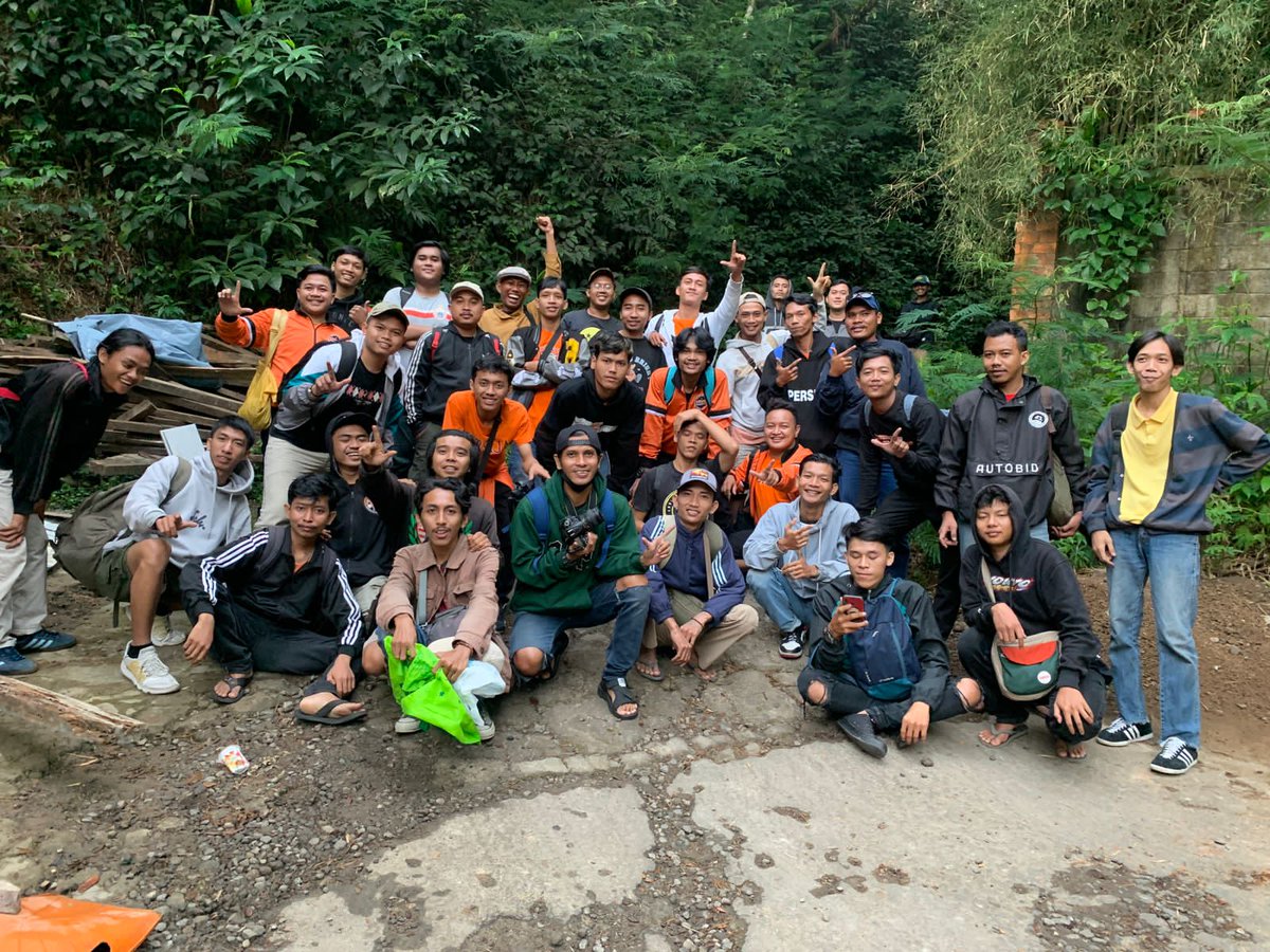 _JSTigaraksa's tweet photo. Raker Jakmania Korwil Pamulang-Ciputat
Cisarua, 6-7 Agustus 2022
#PersijaSelamanya #TigerBorder #JST https://t.co/1SSmcHIBct