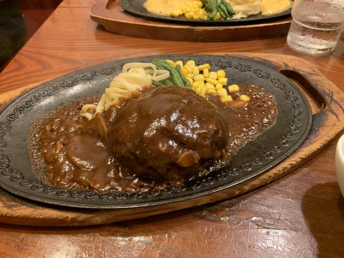 はんばーーーーぐ( `ᾥ' )
浅草の老舗洋食レストランのモンブランさん(   '灬`   )
ん?紋舞らん(˘ω˘)?( ΦωΦ )( ΦωΦ )それは違う 