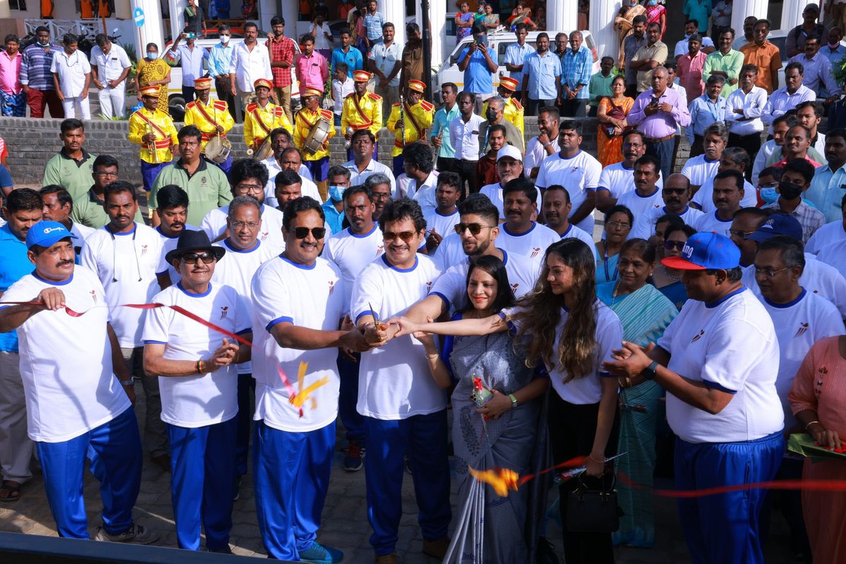 SALEMSHARAVANAN's tweet photo. The grand launch of ‘Variyar Sporters’ at #VMKVMC campus in Salem. Multiple facilities have been created in the play ground of the medical college for the students/staff benefit. #VMRF #VinayakaMissions #KVSTAR https://t.co/sWBaU4pwjs